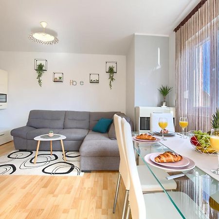 Apartman Andi Pula Exterior photo